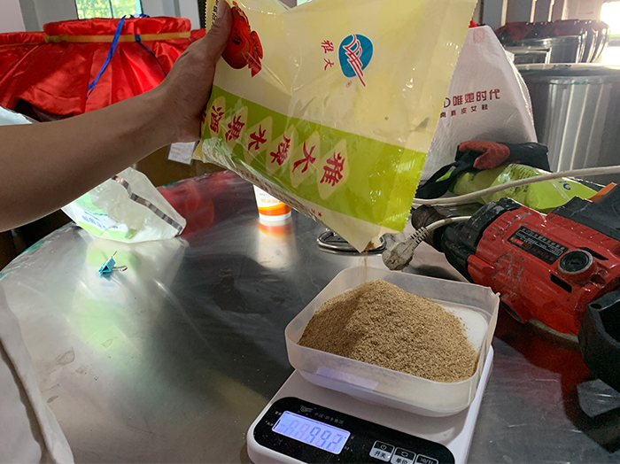 按比例加入雅大水果酒曲